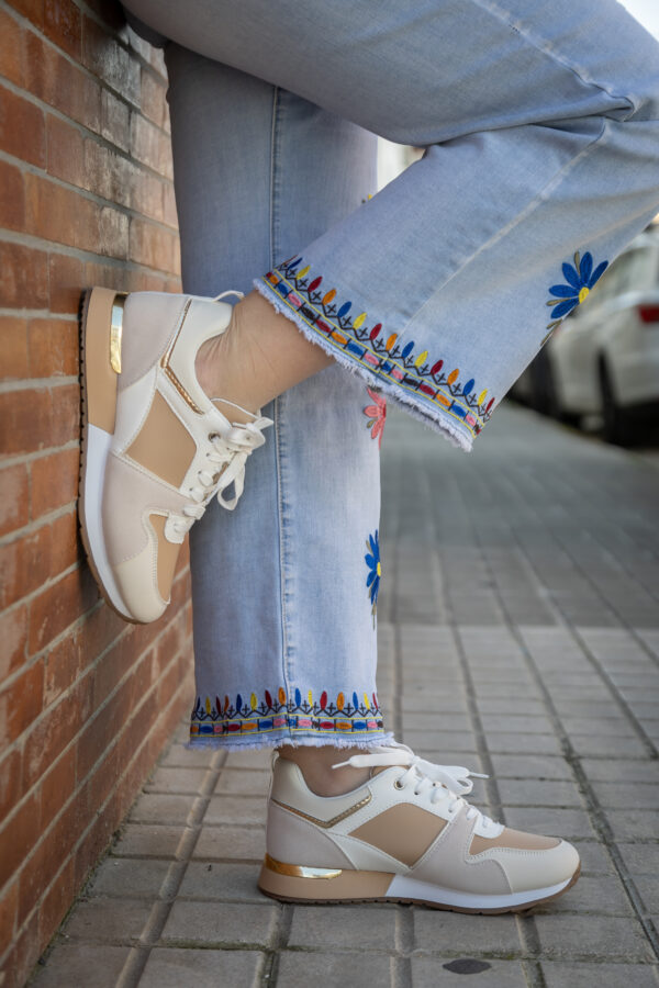 4809 Sneakers