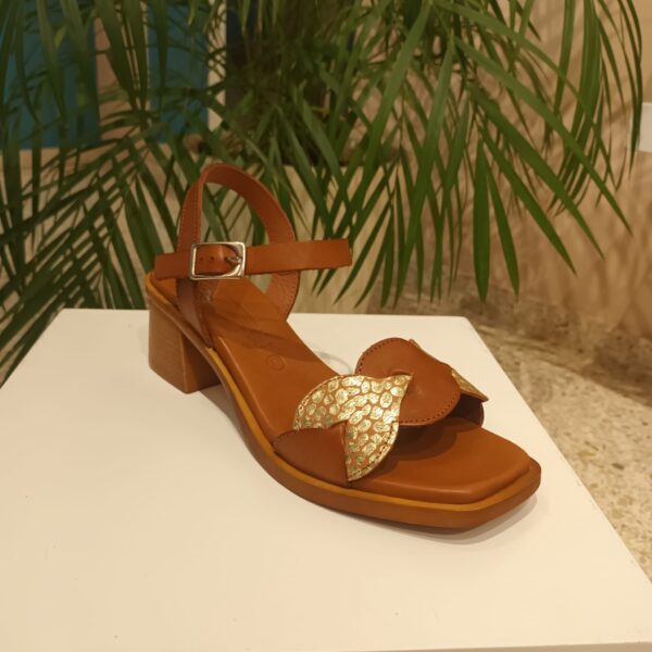 4775 Sandalia tacón cuero