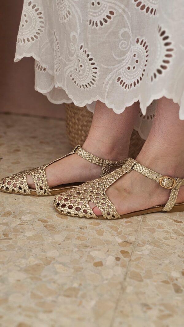 5137 Sandalia plana oro