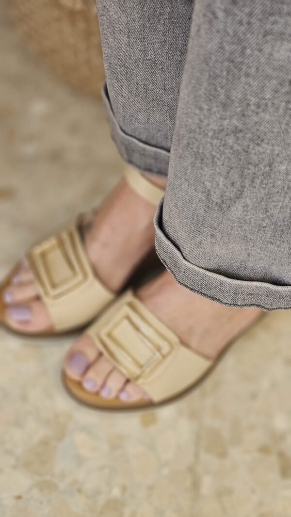 5058 Sandalia beige cuña - Imagen 9