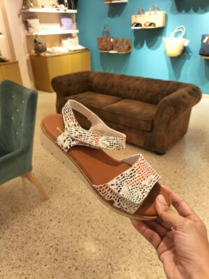 5245 Sandalia velcro blanca
