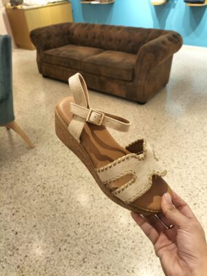 5243 Sandalia cuña beige