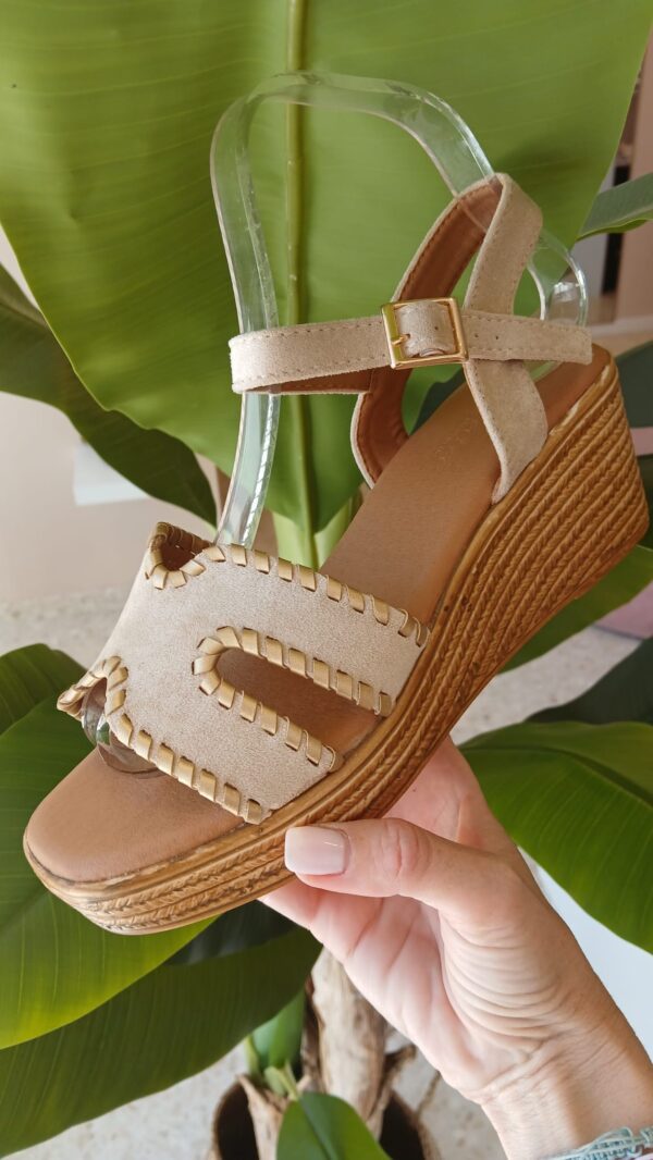 5243 Sandalia cuña beige