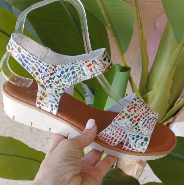 5245 Sandalia velcro blanca