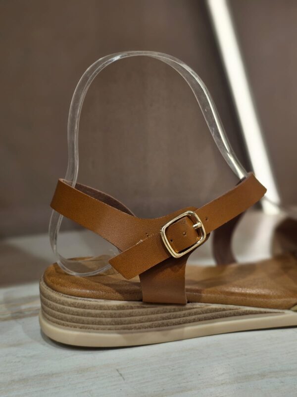 5453 Sandalia plana dorada - Imagen 2