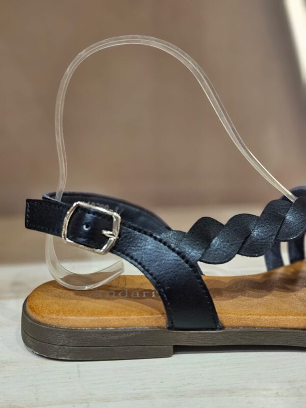 5451 Sandalia plana trenza negra - Imagen 4
