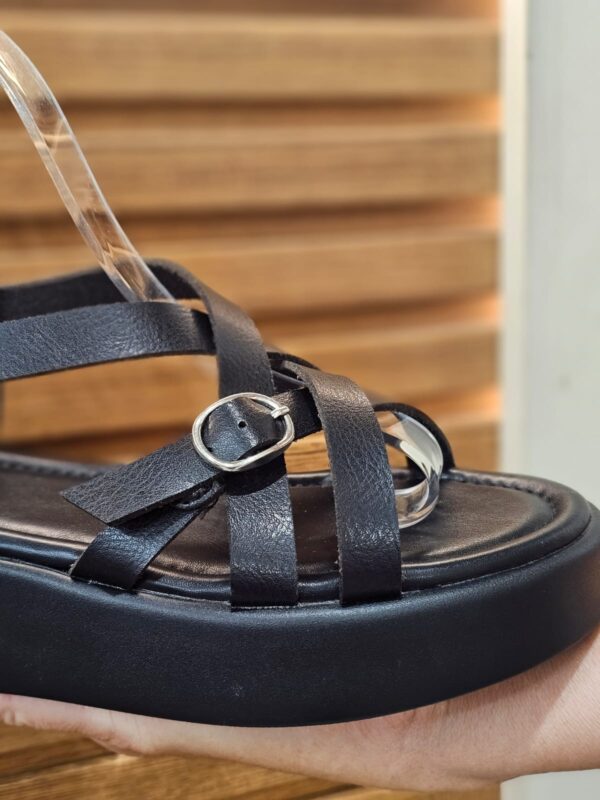 5597 Sandalia negra - Imagen 2