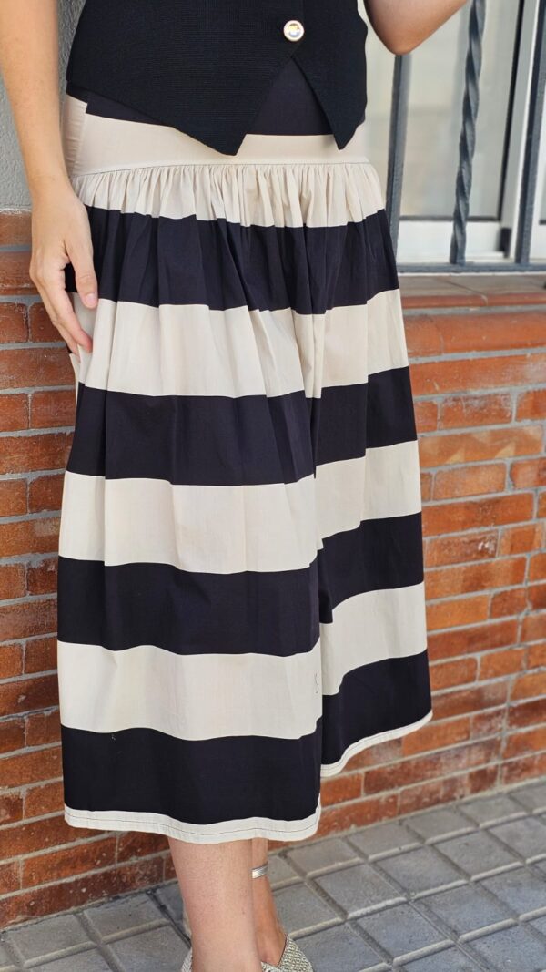 5695 Falda