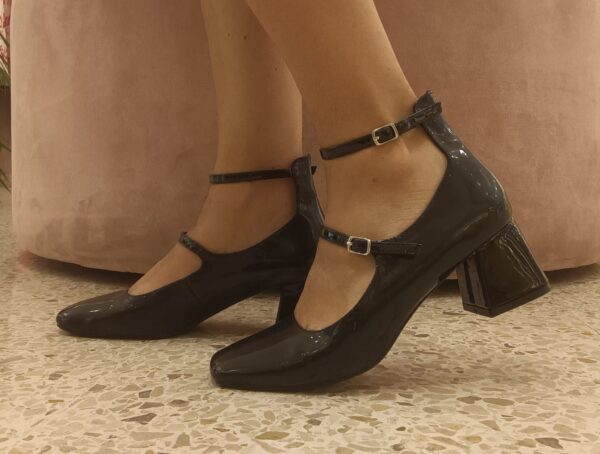 5823 Salón charol negro