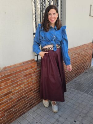 5835 Falda poli burdeos