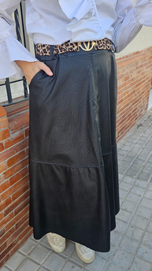 5833 Falda poli negra - Imagen 2