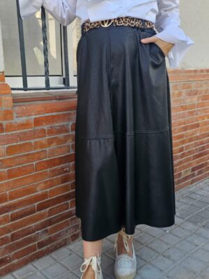 5833 Falda poli negra