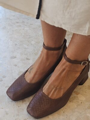 5826 Salón bajo marrón