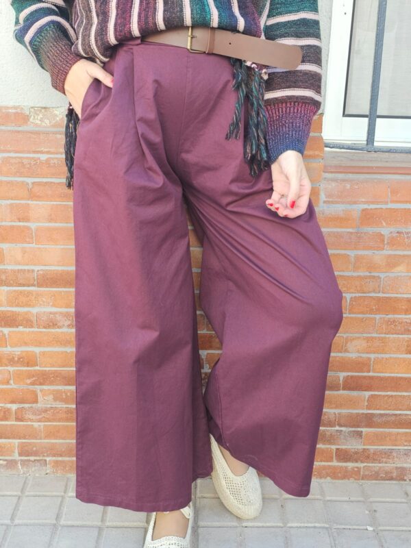 5851 Pantalón burdeos