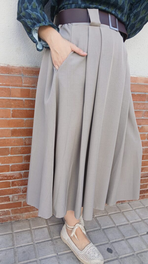 6140 Falda beig cinturon