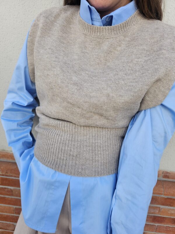 6139 Chaleco sin manga taupe - Imagen 4