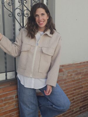 6195 Chaqueta bolsillos beige