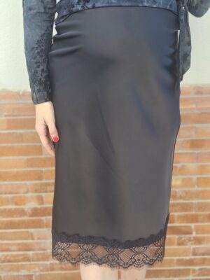 6655 Falda saten negra