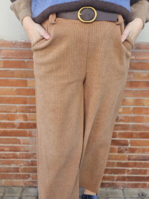 6700 Pantalón pana camel