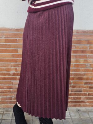 6716 Falda plisada burdeos